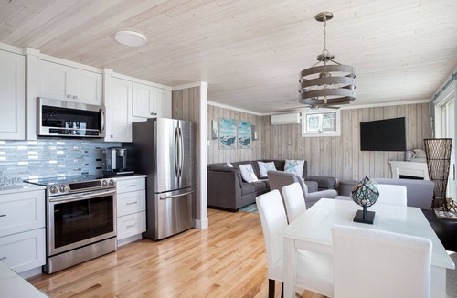 Charlestown Cottage | Waterfront home with private dock, kayaks & paddleboard!