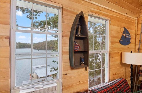 Rocky Mount House | Waterfront Home with Bunkhouse