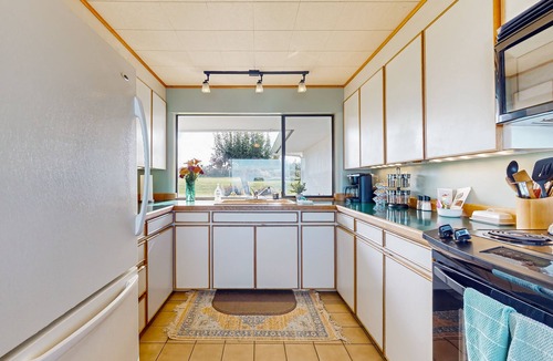 Mains Farm House | Waterfront home with bay and mountain views, beach access, fireplace