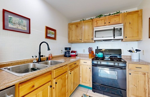 Rockland Cottage | Waterfront home with ocean views, AC & washer/dryer - dog-friendly