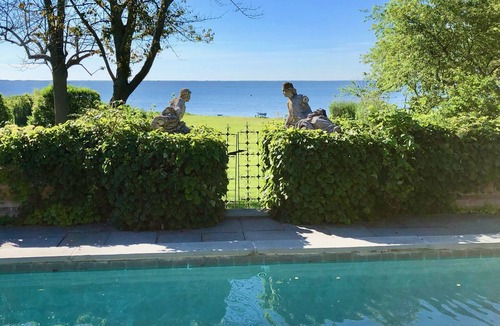 Bellport House | WATERFRONT HOME WITH PRIVATE BEACH/ONE MONTH MINIMUM STAY