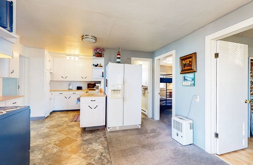 Coos Bay House | Waterfront home with panoramic bay views, deck, fireplace & beach access