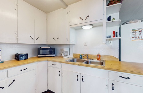 Coos Bay House | Waterfront home with panoramic bay views, deck, fireplace & beach access