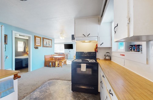 Coos Bay House | Waterfront home with panoramic bay views, deck, fireplace & beach access