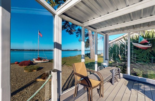 Coos Bay House | Waterfront home with panoramic bay views, deck, fireplace & beach access
