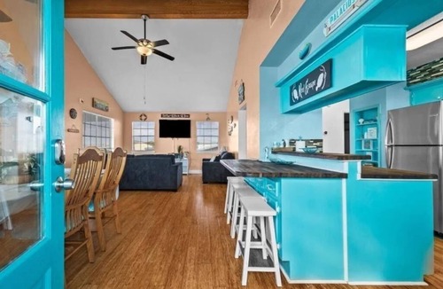 Palacios House | Waterfront Home With Private Fishing Pier on Turtle Bay