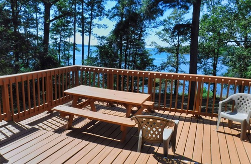 Avinger Cabin | Waterfront Home with Pier Lake O' the Pines - Acorn Timbers
