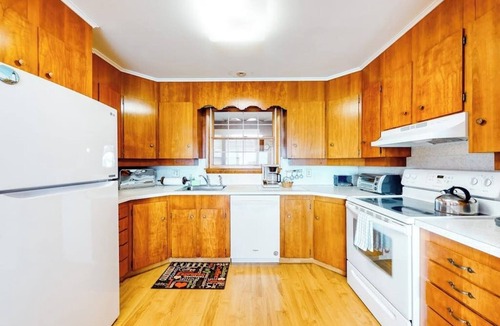Owls Head House | Waterfront home with beautiful bay views - near shops & dining
