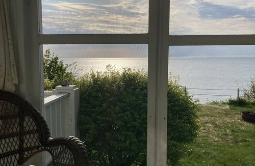 Lexington Cottage | Waterfront Homes in Lexington