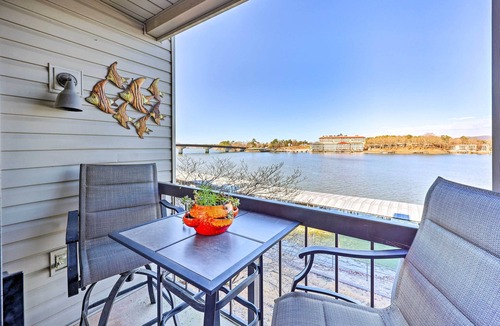 Lake Hamilton Apartment | Waterfront Hot Springs Condo: Pool, Hot Tub Access
