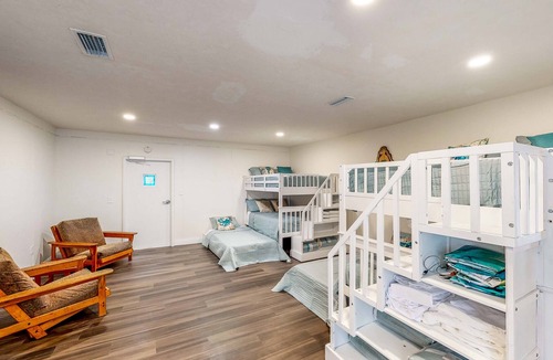 Putnam Hall House | Waterfront, Hot Tub, Arcade Room, Firepit, Dogs ok