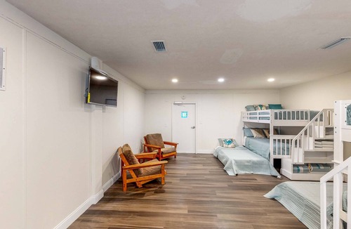 Putnam Hall House | Waterfront, Hot Tub, Arcade Room, Firepit, Dogs ok