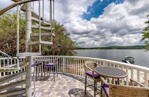 Putnam Hall House | Waterfront, Hot Tub, Arcade Room, Firepit, Dogs ok