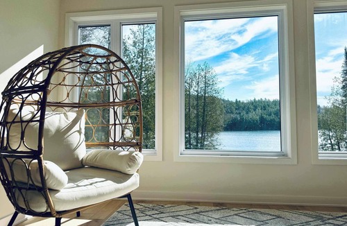 Blue Sea Ski Chalet | Waterfront, Hot tub, Beautiful Modern Chalet Skyville