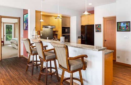 Friday Harbor House | Waterfront! Hot Tub! - (Stonecliff)