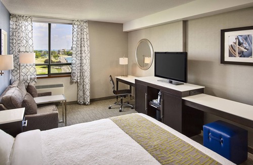 Burlington Hotel | Waterfront Hotel Downtown Burlington