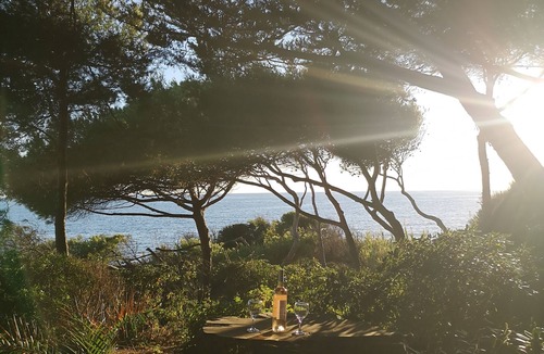 Carqueiranne Villa | Waterfront house