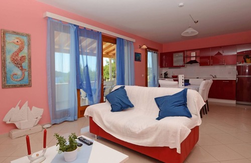 Prizba Villa | Waterfront house Kata by Villas Guide