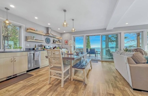 Lummi Island House | Waterfront House, Mt. Baker Views, 2 Decks, Nature
