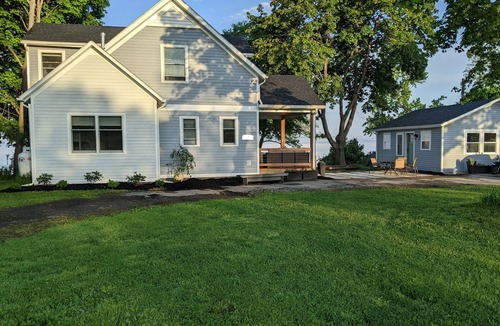 Town of Varick House | Waterfront House on Seneca Lake