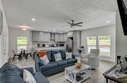 Brookeland House | Waterfront house on Sam Rayburn