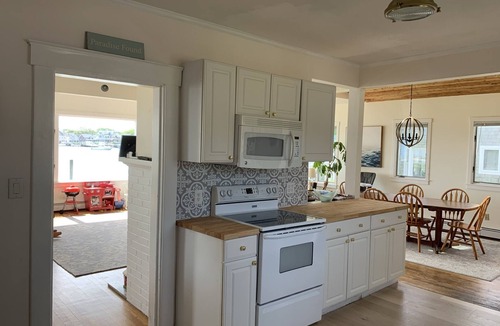 Oak Bluffs House | Waterfront House On Oak Bluffs Harbor