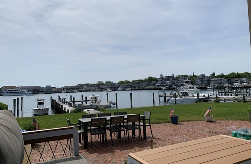 Oak Bluffs House | Waterfront House On Oak Bluffs Harbor