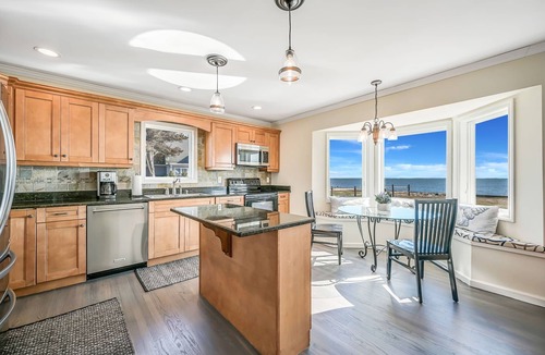 Long Island House | Waterfront house next to Bellport golf course