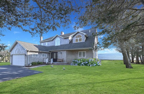 Long Island House | Waterfront house next to Bellport golf course