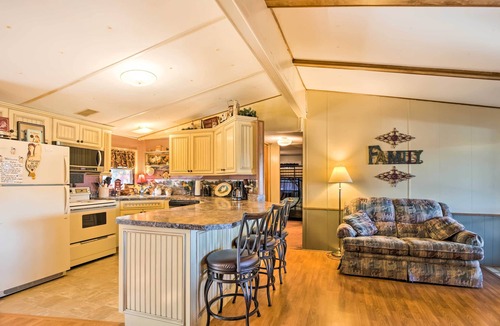 Canadian House | Waterfront House w/Boat Slip on Lake Eufaula!