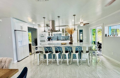Fort Myers House | Waterfront House with Heated Pool, Jacuzzi & Private Dock