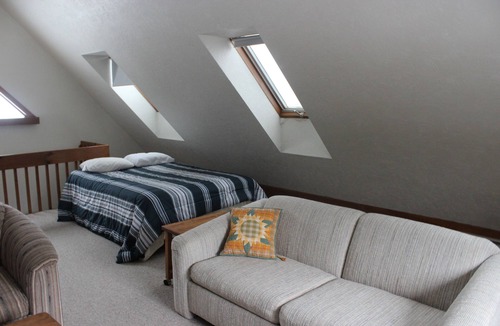 Ashland House | Waterfront House with Private Beach