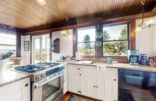 Kingston House | Waterfront house with beach access, deck, central AC, W/D