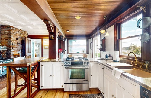 Kingston House | Waterfront house with beach access, deck, central AC, W/D