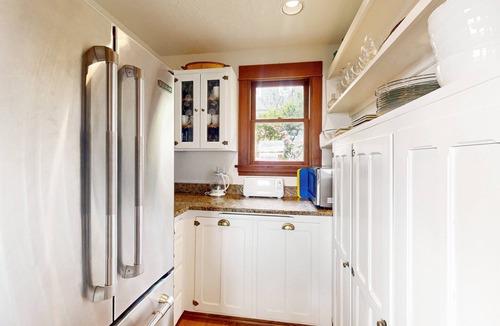 Kingston House | Waterfront house with beach access, deck, central AC, W/D