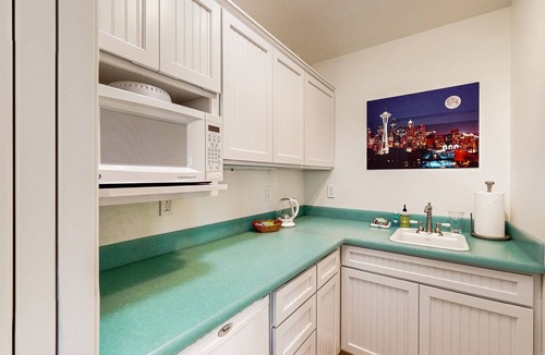 Kingston House | Waterfront house with beach access, deck, central AC, W/D