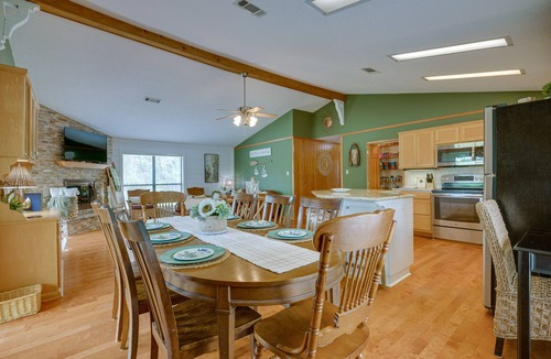 Oakhurst House | Waterfront Huntsville Home w/Private Dock & Spa
