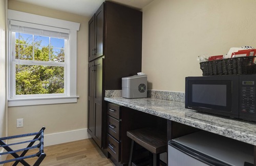 Gig Harbor House | Waterfront Inn