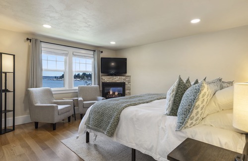 Gig Harbor House | Waterfront Inn