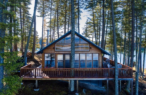 Bigfork Cabin | Waterfront Island Cabin with Pontoon Boat