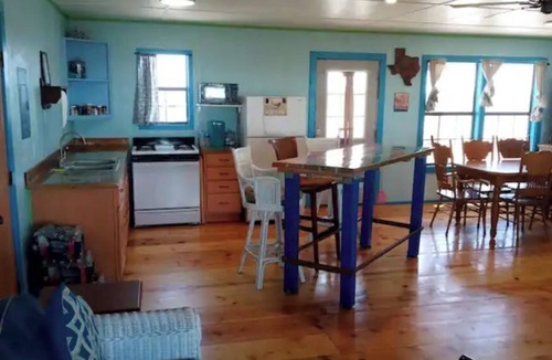 Texas Gulf Coast Cabin | Waterfront Island Getaway