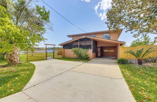 Girvin Cottage | Waterfront Jacksonville Gem w/Dock + Game Room!