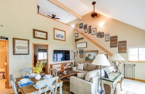 Elwood House | Waterfront Johnson Lake Getaway w/Fire Pit!