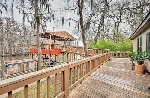Jefferson Cottage | Waterfront Karnack Home w/Boathouse & Deck!
