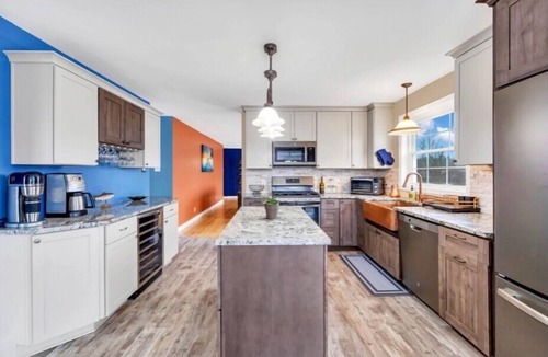 Sullivan House | Waterfront + Kayaks | Morancy Pond | Sleeps 14