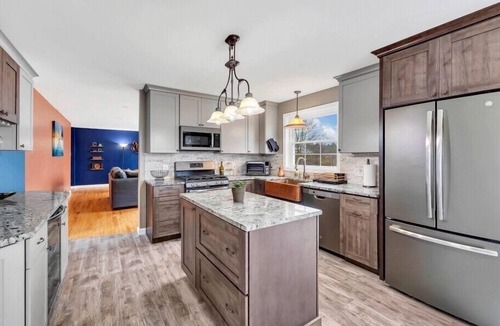 Sullivan House | Waterfront + Kayaks | Morancy Pond | Sleeps 14