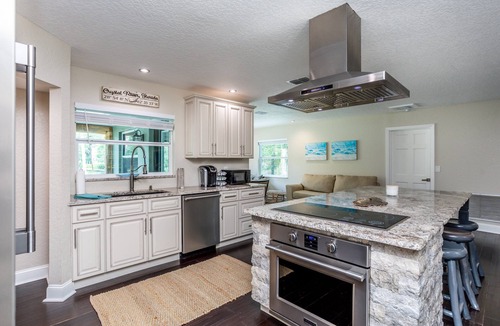 Crystal River House | Waterfront Kings Bay, Swim in Springs off the boat dock - Kayaks incl.