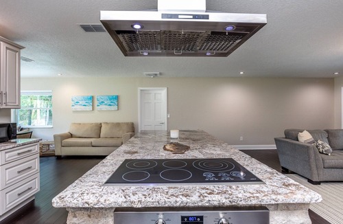 Crystal River House | Waterfront Kings Bay, Swim in Springs off the boat dock - Kayaks incl.