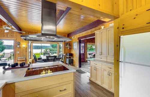 Kingston House | Waterfront Kingston Getaway: Beach Access On-Site!