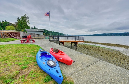 Kingston House | Waterfront Kingston Getaway: Beach Access On-Site!